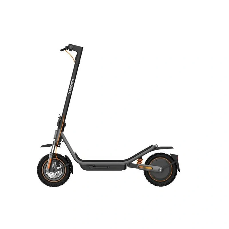 Elektrická koloběžka Xiaomi Scooter 6 Pro černá/šedá, vystaveno na prodejně