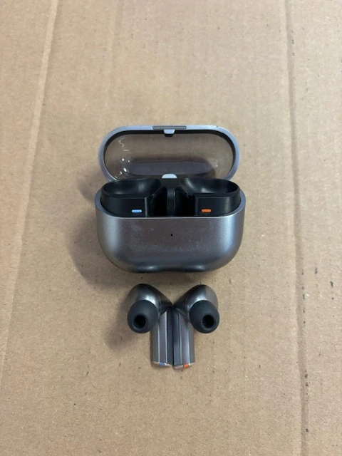 Samsung Galaxy Buds3 Pro (SM-R630NZAAEUE) stříbrná - vráceno použito