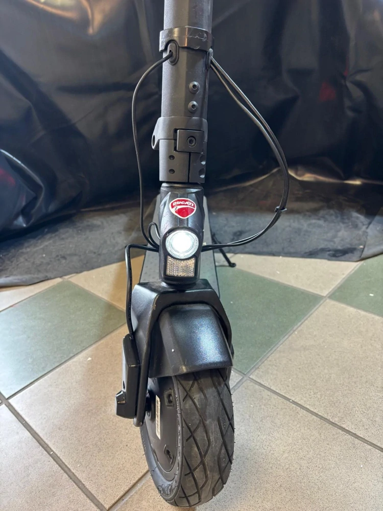 Elektrická koloběžka Ducati PRO-II PLUS TS černá, vráceno, použito