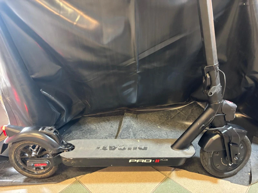 Elektrická koloběžka Ducati PRO-II PLUS TS černá, vráceno, použito