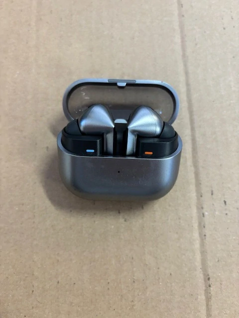 Samsung Galaxy Buds3 Pro (SM-R630NZAAEUE) stříbrná - vráceno použito