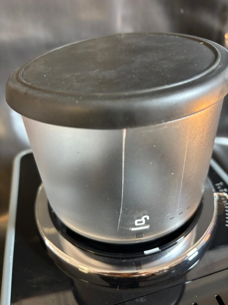Automatický kávovar De'Longhi Rivelia EXAM 440.55.G šedý, vráceno do 14 dnů, použito