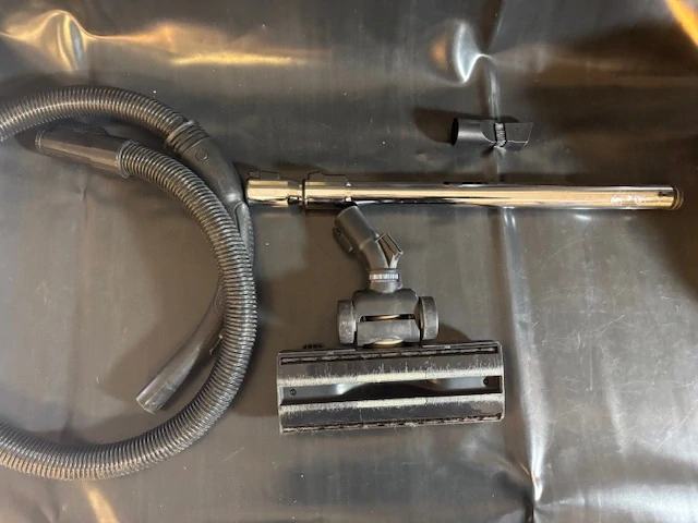 Podlahový vysavač Electrolux 500 EL51A2UG šedý - Vráceno, použito