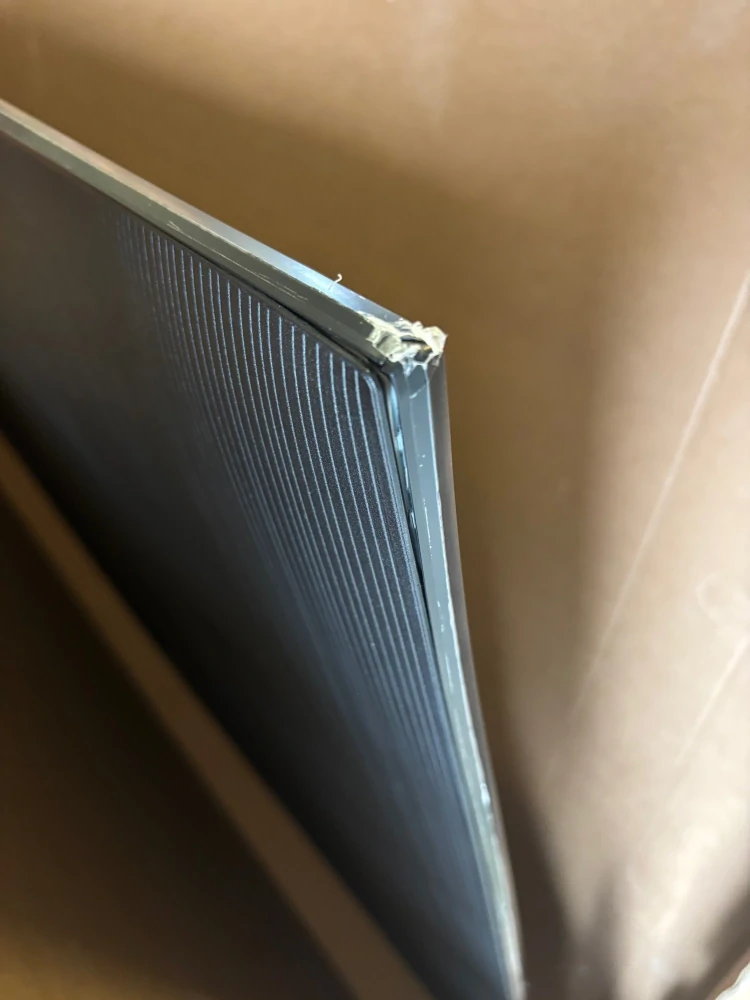 Televize Samsung QE85QN72F, kosmetické poškození