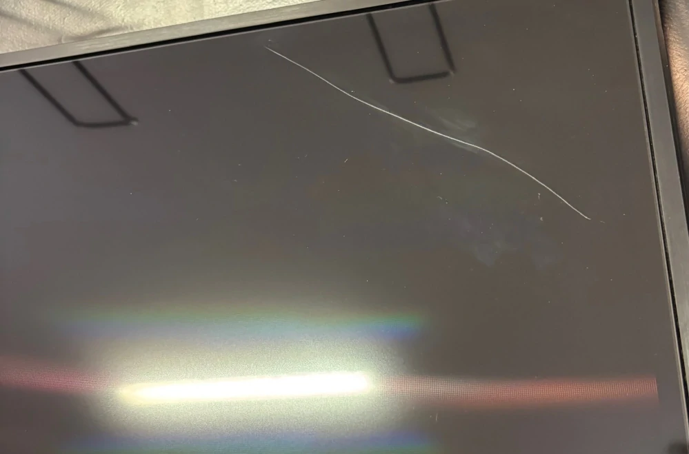 Televize Samsung QE85QN72F, kosmetické poškození
